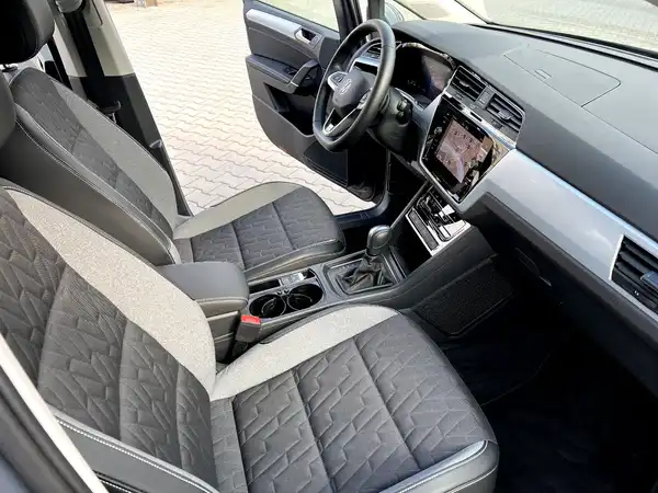 VW TOURAN (21/28)