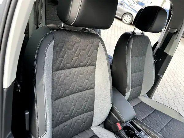 VW TOURAN (22/28)