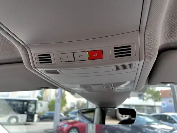 VW TOURAN (28/28)