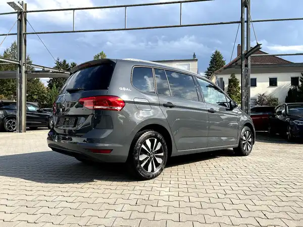 VW TOURAN (4/28)