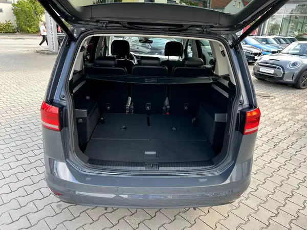 VW TOURAN (7/28)