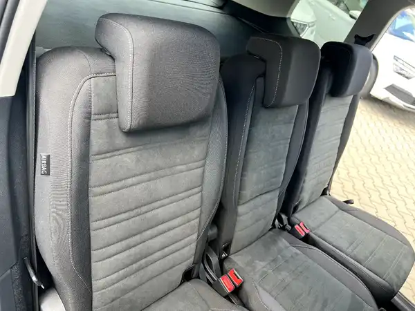 VW TOURAN (16/28)