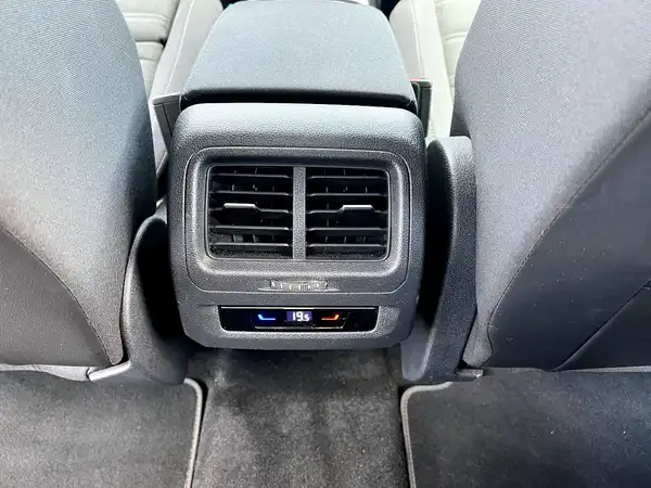 VW TOURAN (17/28)