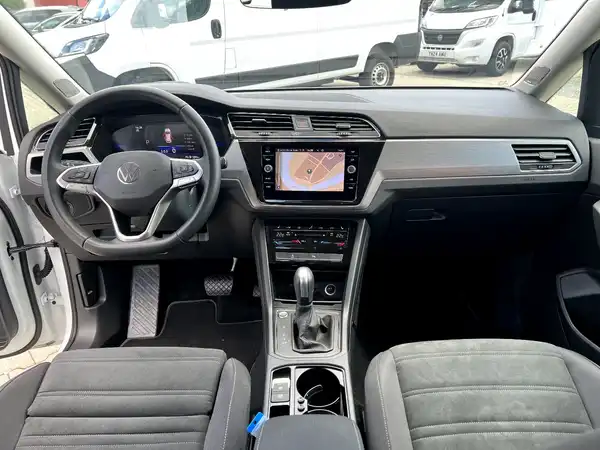 VW TOURAN (18/28)