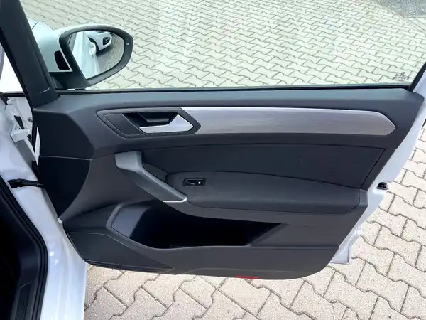 VW TOURAN (20/28)