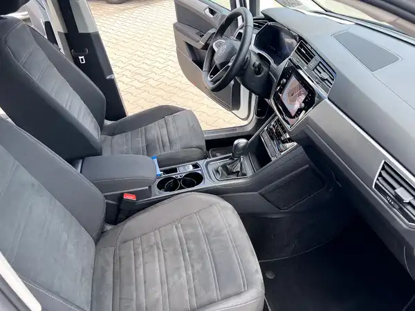VW TOURAN (21/28)