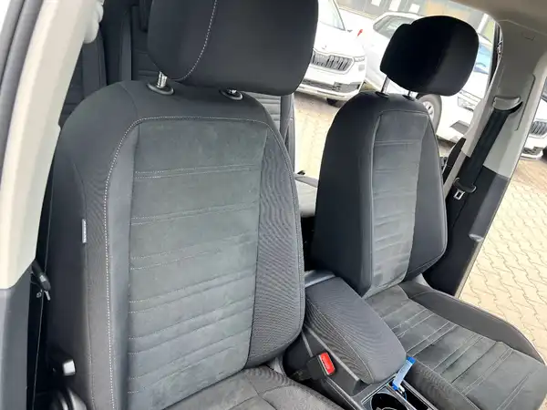 VW TOURAN (22/28)