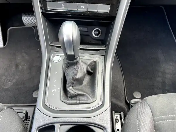 VW TOURAN (24/28)