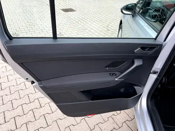 VW TOURAN (11/27)