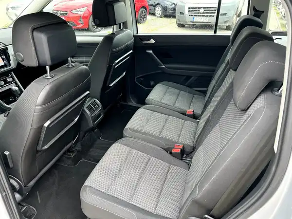 VW TOURAN (12/27)