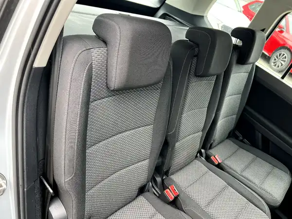 VW TOURAN (16/27)