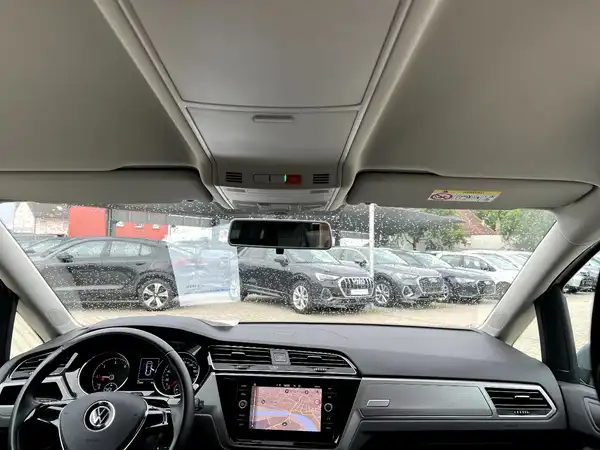 VW TOURAN (18/27)