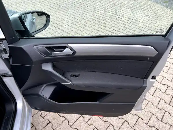 VW TOURAN (19/27)