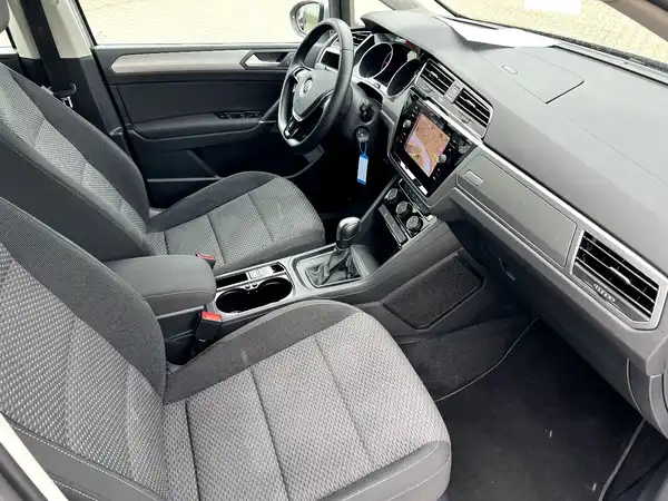 VW TOURAN (20/27)
