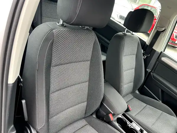 VW TOURAN (21/27)