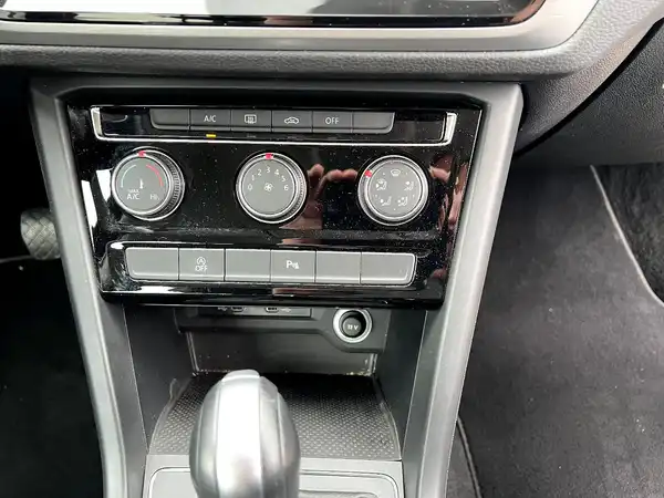 VW TOURAN (24/27)