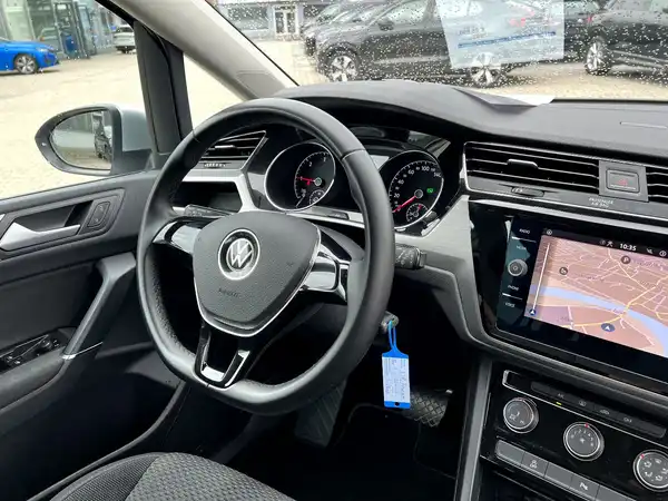 VW TOURAN (26/27)