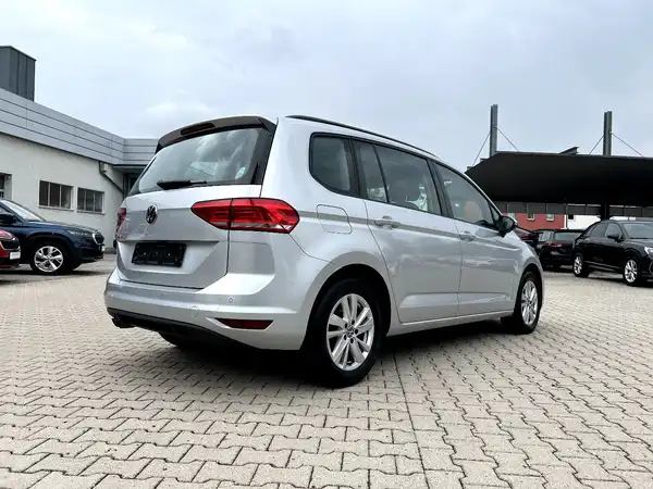VW TOURAN (4/27)