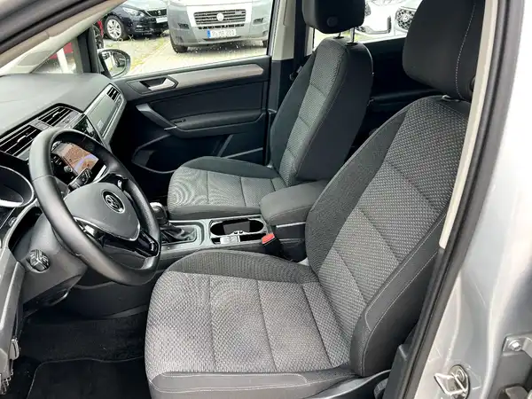 VW TOURAN (8/27)