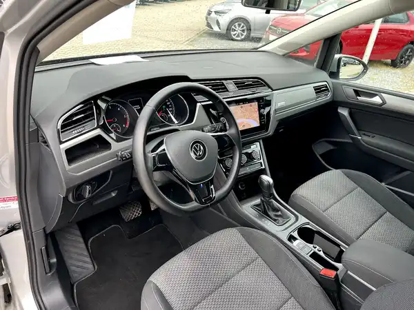 VW TOURAN (9/27)