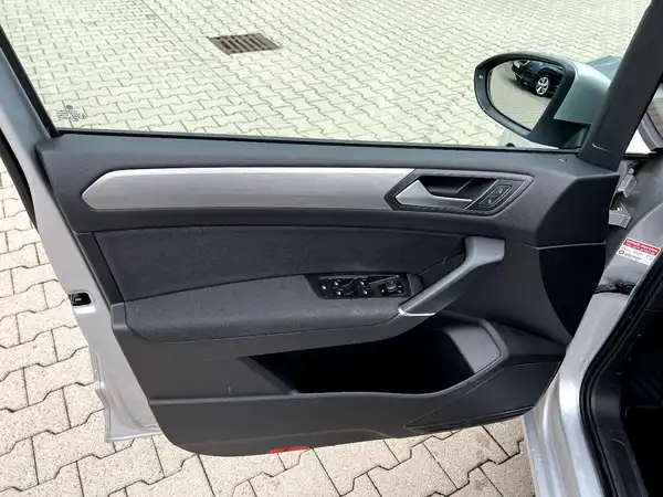 VW TOURAN (10/27)