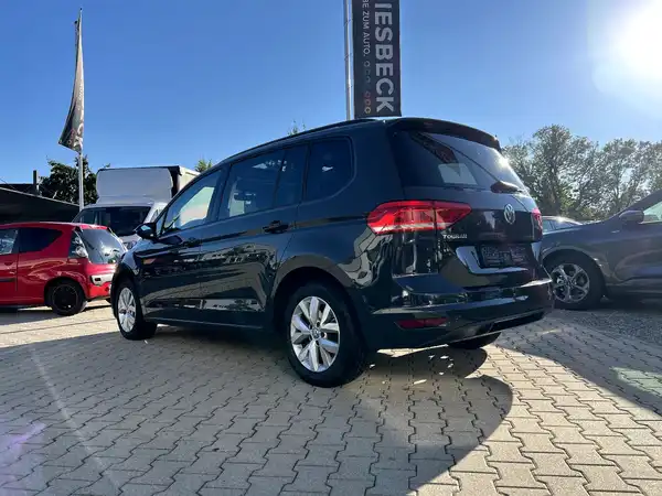 VW TOURAN (2/29)