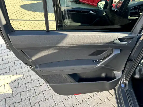 VW TOURAN (12/29)