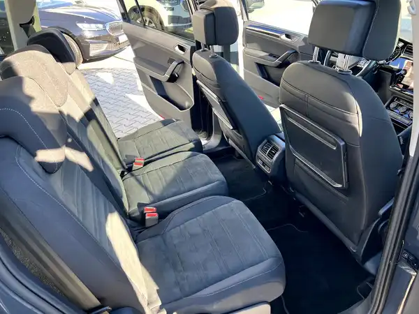VW TOURAN (16/29)
