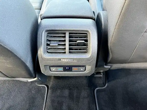VW TOURAN (18/29)