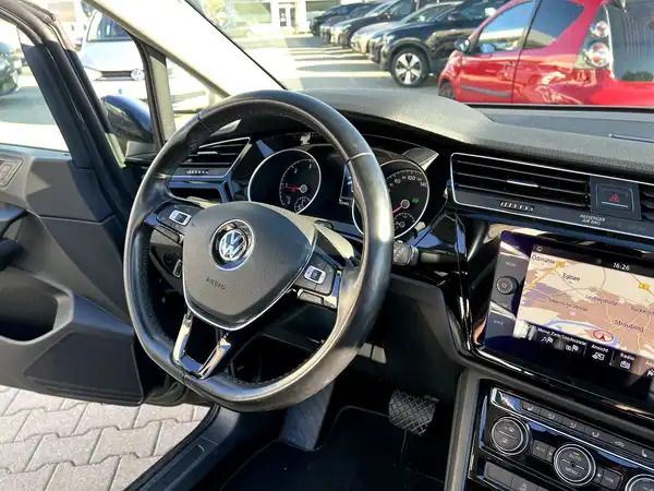VW TOURAN (28/29)