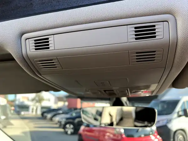 VW TOURAN (29/29)