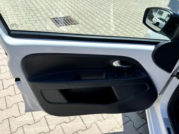 VW UP! (11/27)