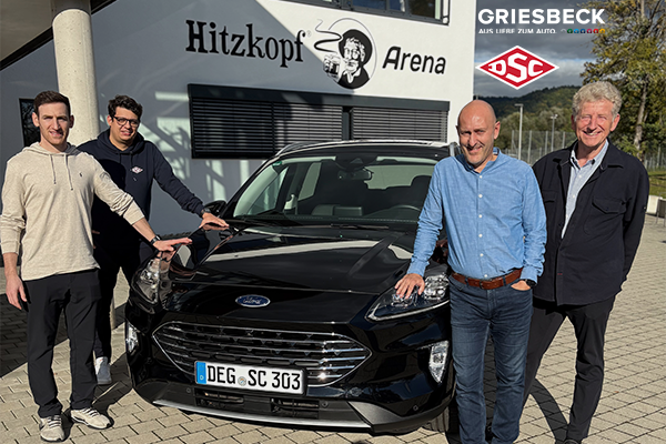 Übergabe der 3 DSC-Kugas an den Deggendorfer SC